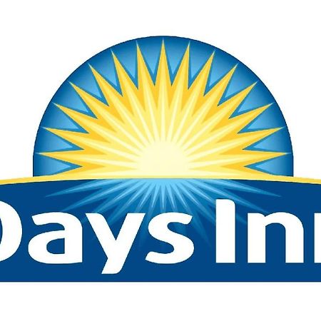 Days Inn By Wyndham Brooklyn Eastern Parkway Нью-Йорк Экстерьер фото